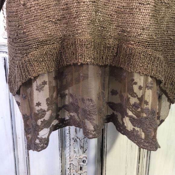Iris Designed in LA  Taupe Open Weave Long Sleeve Lace Hem Tunic Sweater - Picture 4 of 11